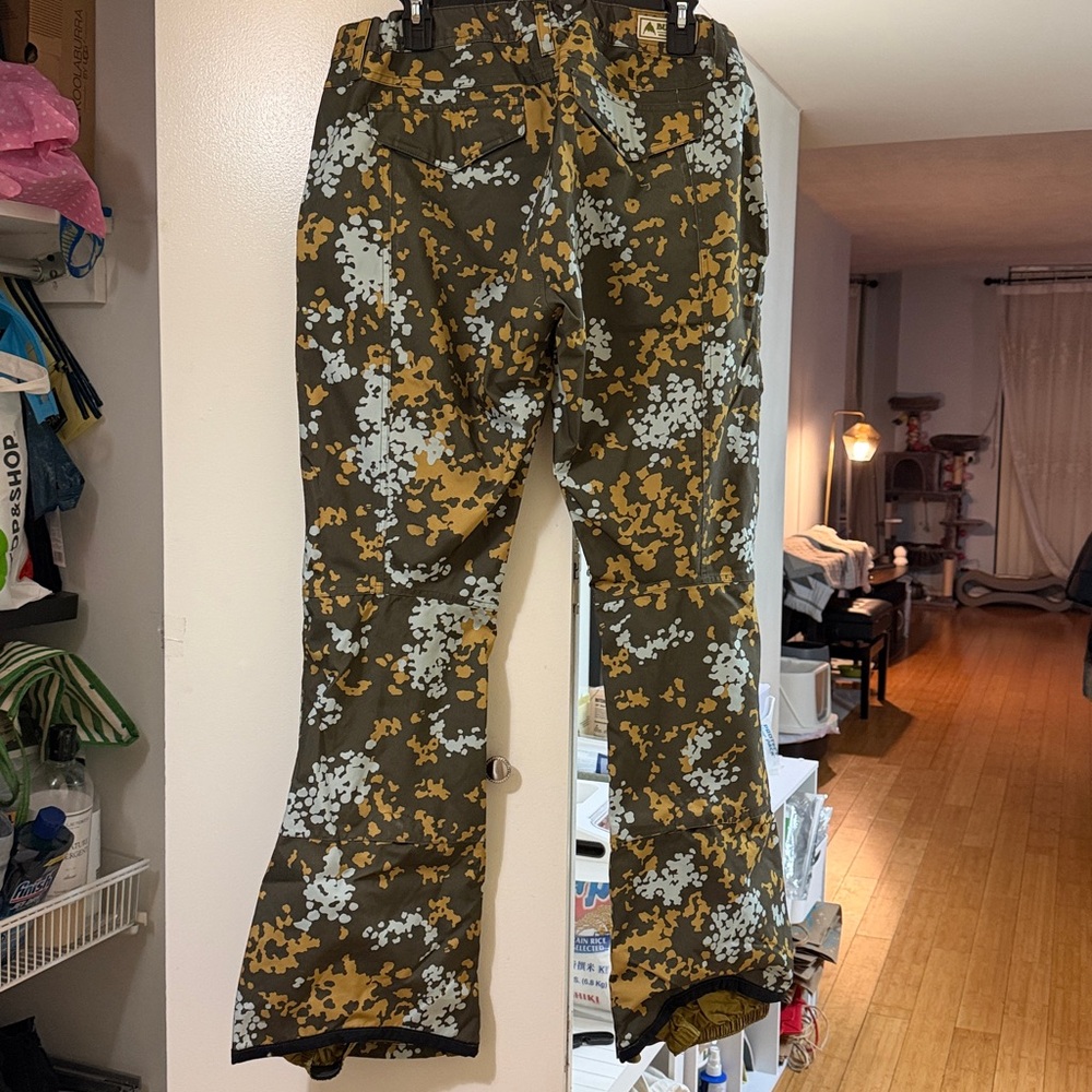 Burton Women's Vida Pant Wheeler Camo Ski Snowboard Pant